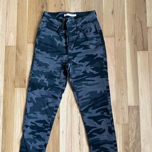 Levi’s camo skinny jeans